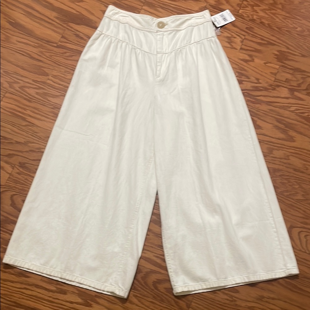 Free People Size 30/25 length Vintage White Wide-Leg Culottes